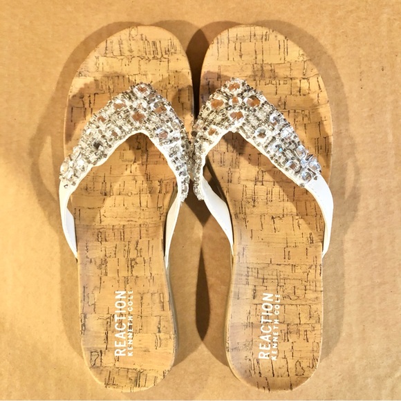 Kenneth Cole Reaction Women's Glamathon Flat Thong Slip On Beaded Sandals Sz 7.5 - Picture 3 of 6